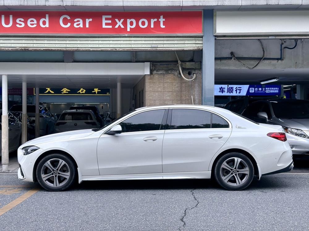 Mercedes-Benz C-Class 2022 — фото автомобиля