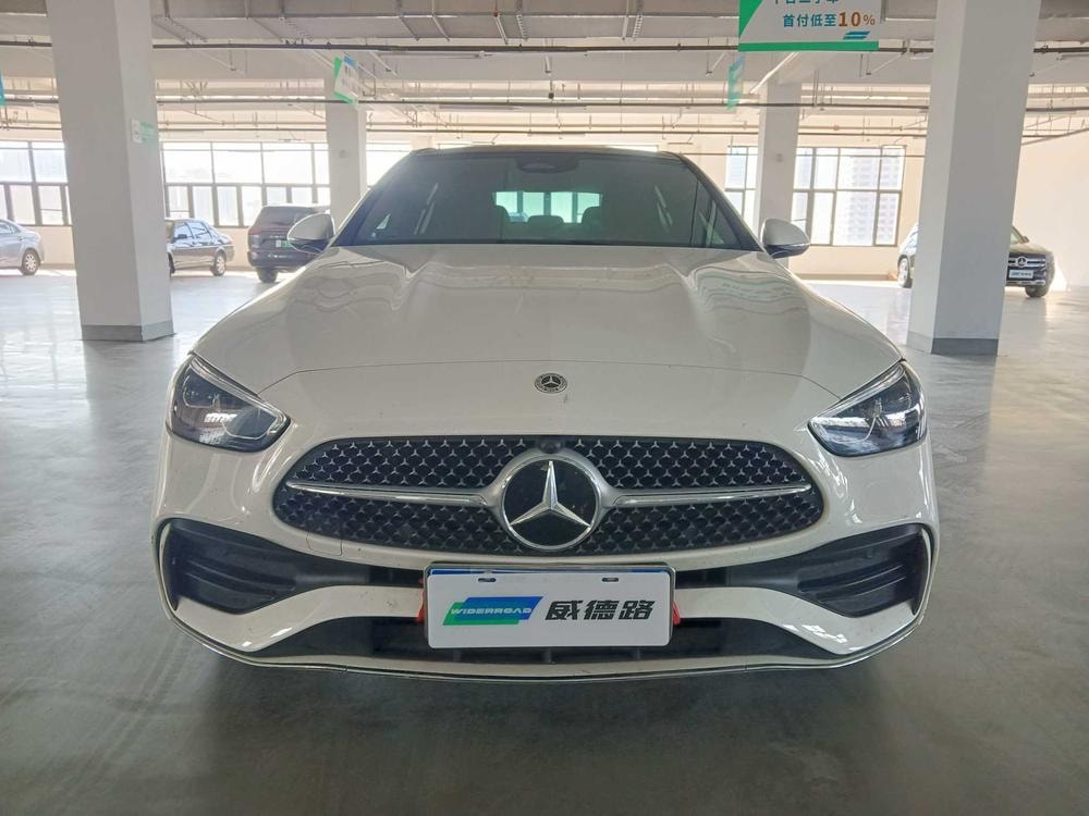 Mercedes-Benz C-Class 2024 — фото автомобиля