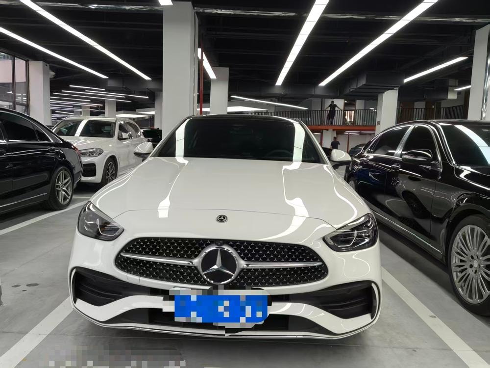 Mercedes-Benz C-Class 2025 — фото автомобиля 1