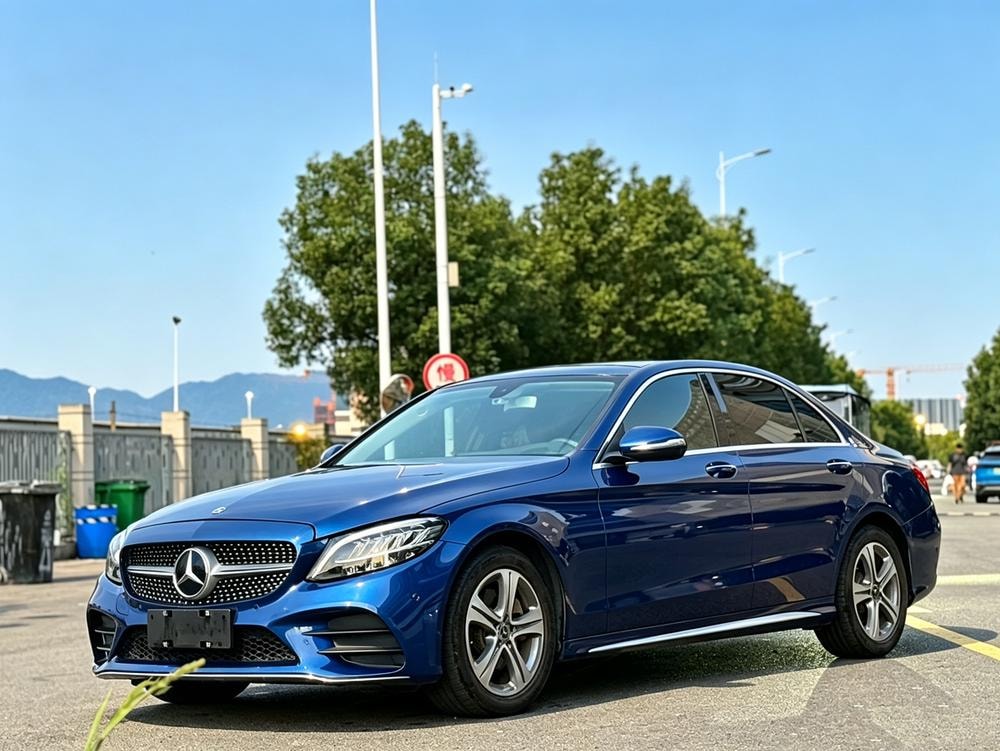 Mercedes-Benz C-Class 2019 — фото автомобиля 1