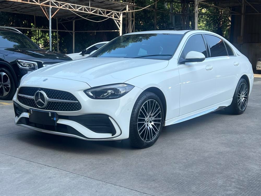 Mercedes-Benz C-Class 2025 — фото автомобиля 1
