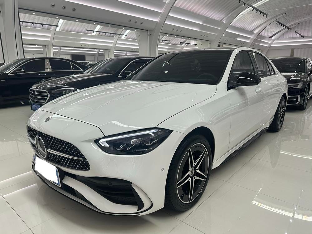 Mercedes-Benz C-Class 2025 — фото автомобиля 1