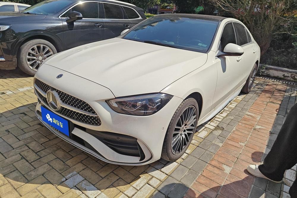Mercedes-Benz C-Class 2025 — фото автомобиля