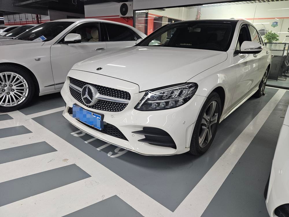 Mercedes-Benz C-Class 2019 — фото автомобиля 1