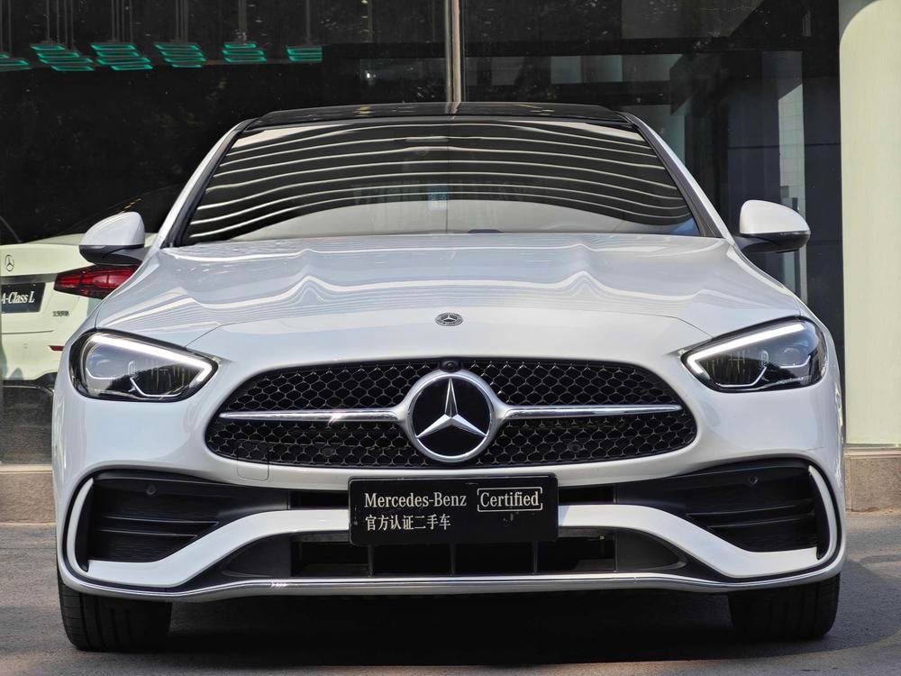 Mercedes-Benz C-Class 2023 — фото автомобиля 1