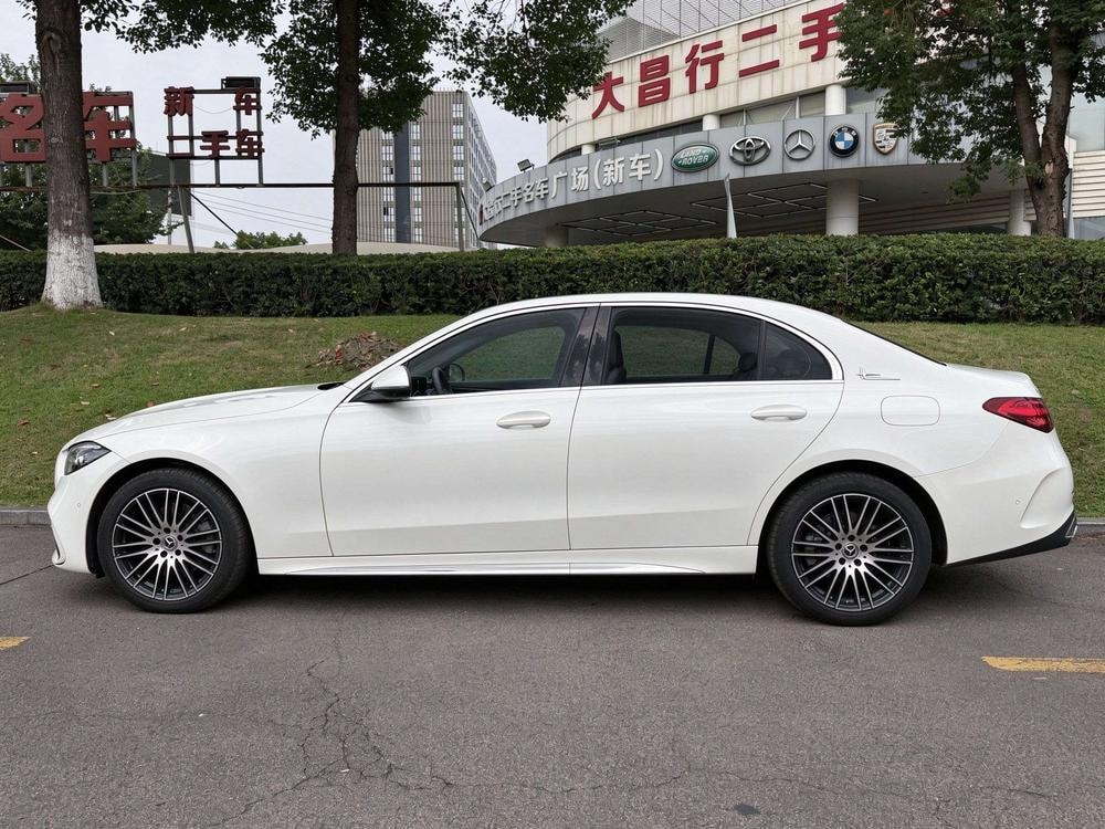 Mercedes-Benz C-Class 2024 — фото автомобиля 1