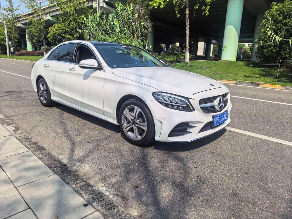 Mercedes-Benz C-Class 2020 — фото автомобиля
