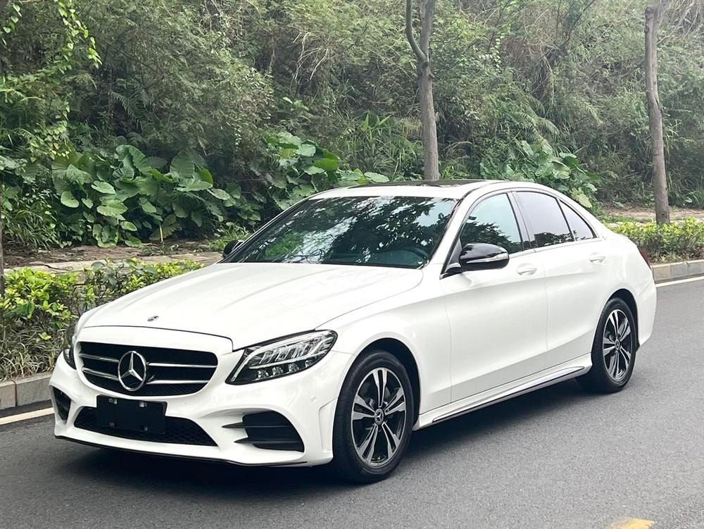 Mercedes-Benz C-Class 2019 — фото автомобиля