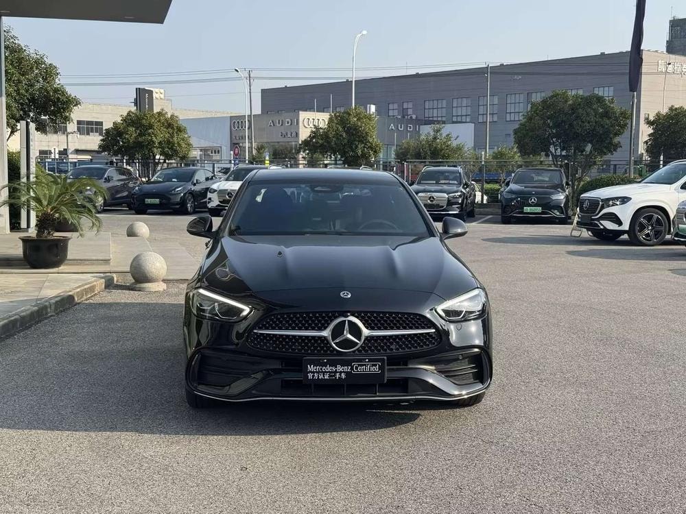 Mercedes-Benz C-Class 2023 — фото автомобиля 1