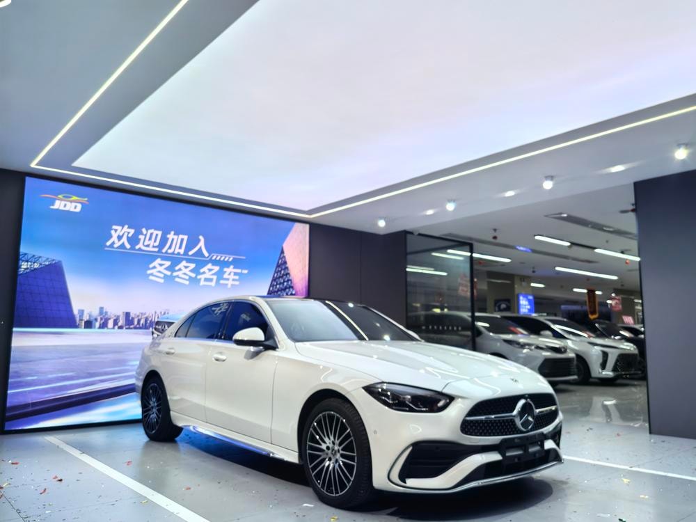 Mercedes-Benz C-Class 2024 — фото автомобиля