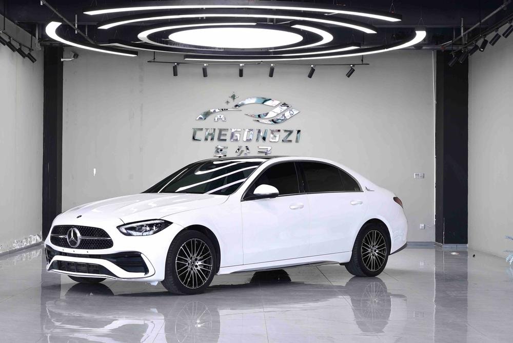 Mercedes-Benz C-Class 2023 — фото автомобиля