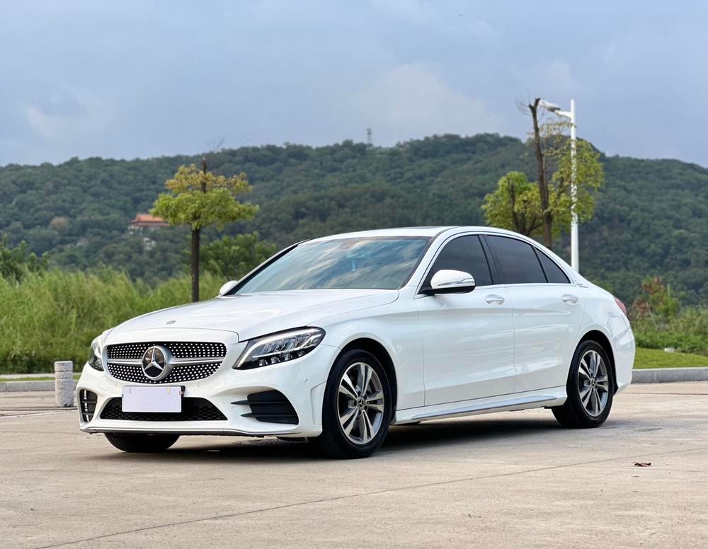 Mercedes-Benz C-Class 2019 — фото автомобиля