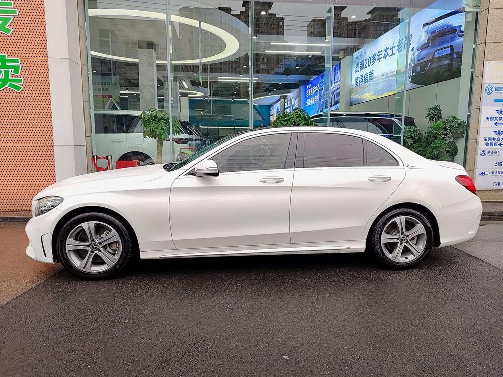 Mercedes-Benz C-Class 2019 — фото автомобиля 1