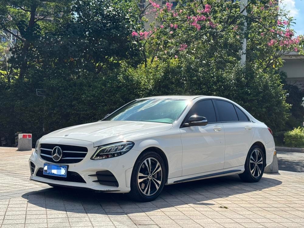 Mercedes-Benz C-Class 2019 — фото автомобиля