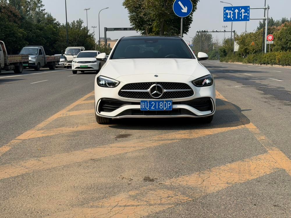 Mercedes-Benz C-Class 2025 — фото автомобиля