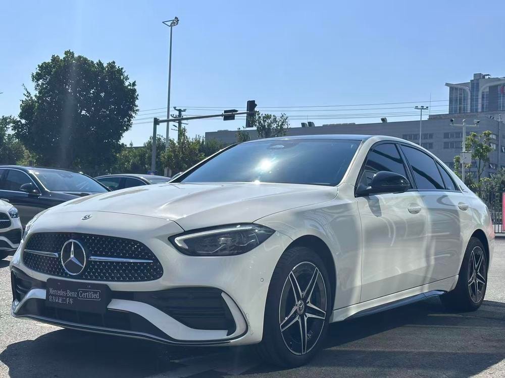 Mercedes-Benz C-Class 2025 — фото автомобиля