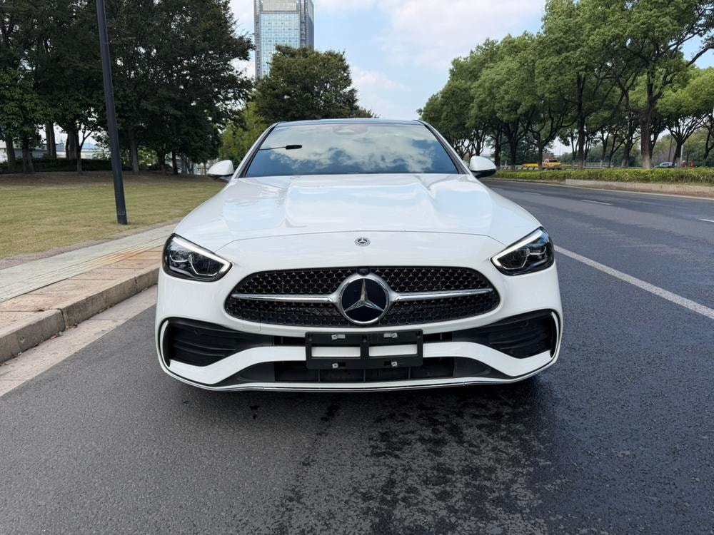 Mercedes-Benz C-Class 2024 — фото автомобиля 1