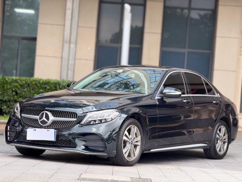 Mercedes-Benz C-Class 2019 — фото автомобиля