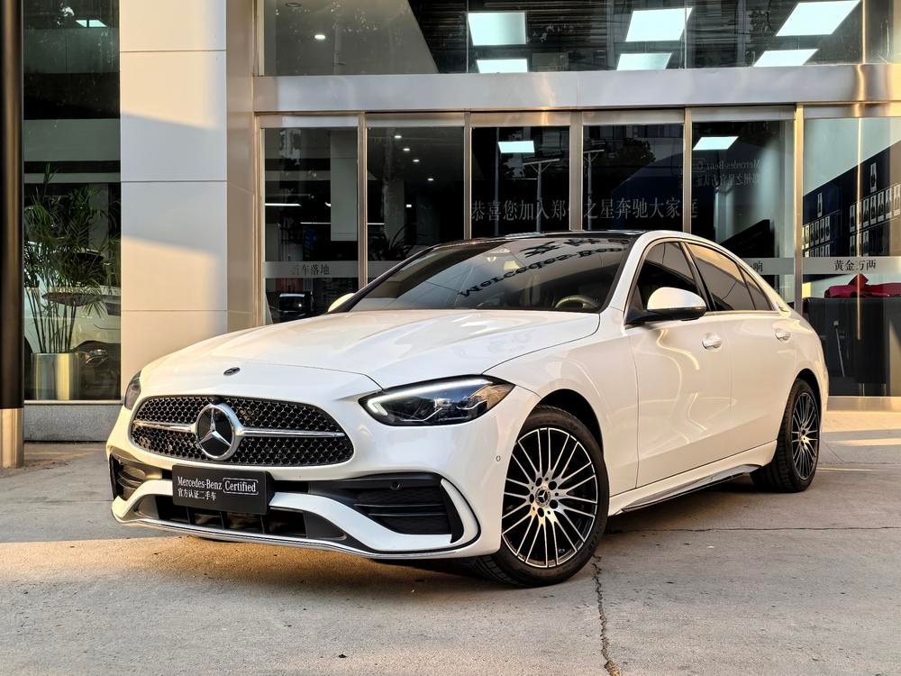 Mercedes-Benz C-Class 2024 — фото автомобиля 1