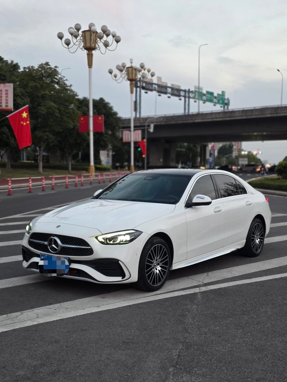 Mercedes-Benz C-Class 2025 — фото автомобиля