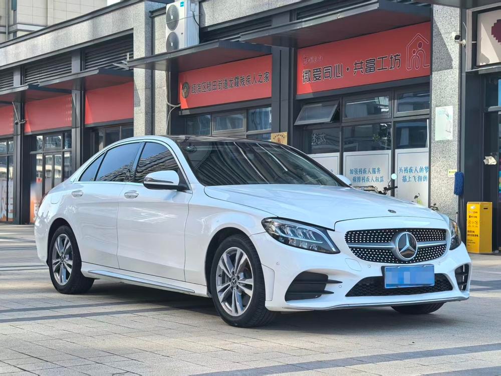 Mercedes-Benz C-Class 2021 — фото автомобиля