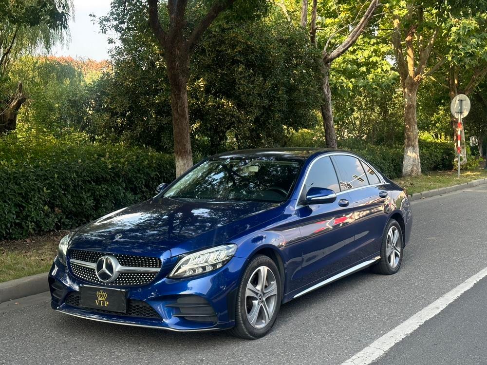 Mercedes-Benz C-Class 2019 — фото автомобиля