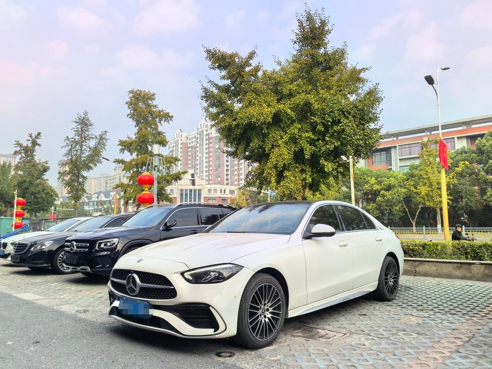 Mercedes-Benz C-Class 2023 — фото автомобиля 1
