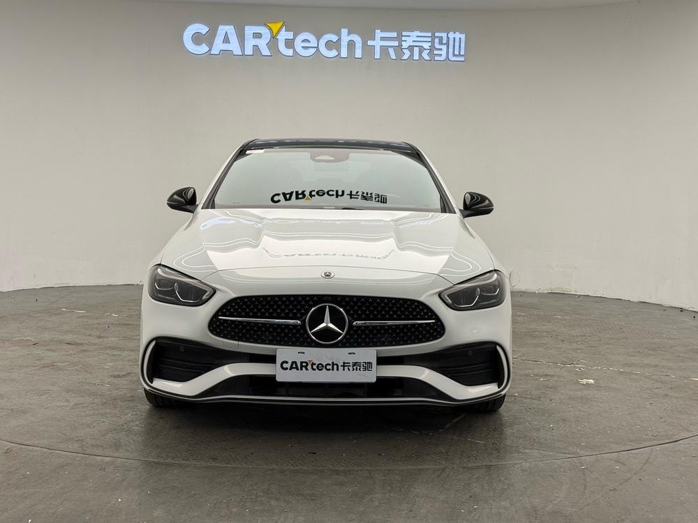 Mercedes-Benz C-Class 2023 — фото автомобиля 1