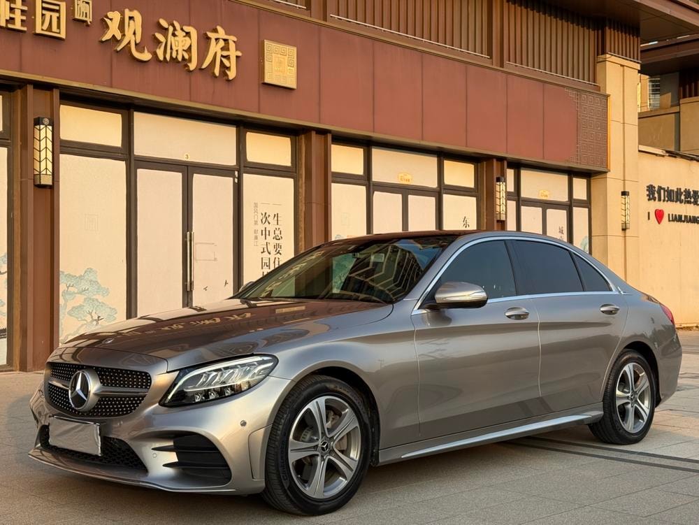 Mercedes-Benz C-Class 2019 — фото автомобиля