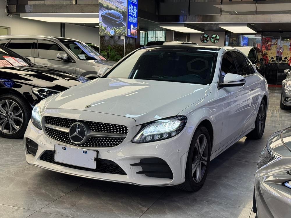 Mercedes-Benz C-Class 2022 — фото автомобиля