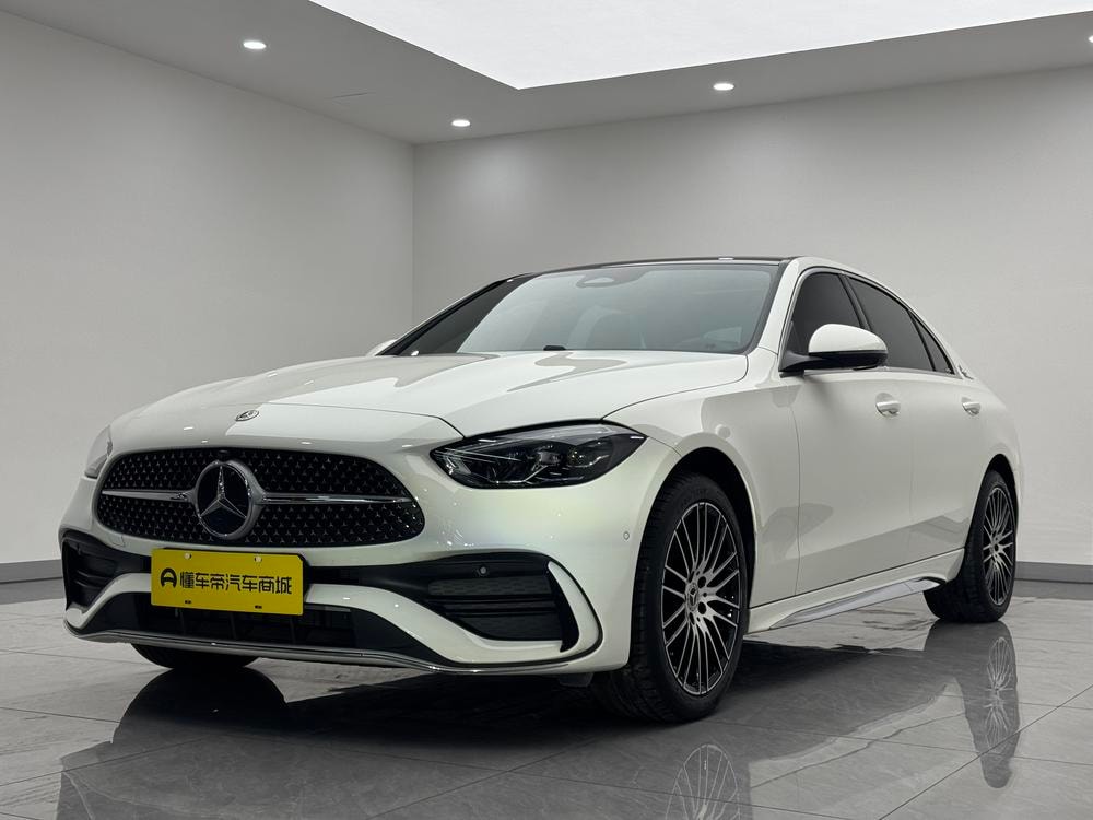 Mercedes-Benz C-Class 2025 — фото автомобиля 1