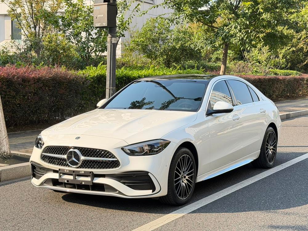 Mercedes-Benz C-Class 2024 — фото автомобиля 1