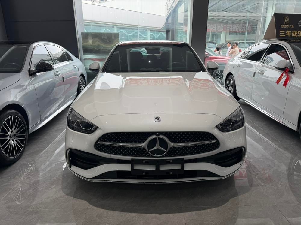 Mercedes-Benz C-Class 2023 — фото автомобиля