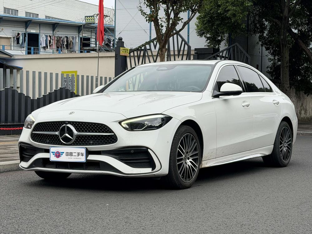 Mercedes-Benz C-Class 2023 — фото автомобиля 1