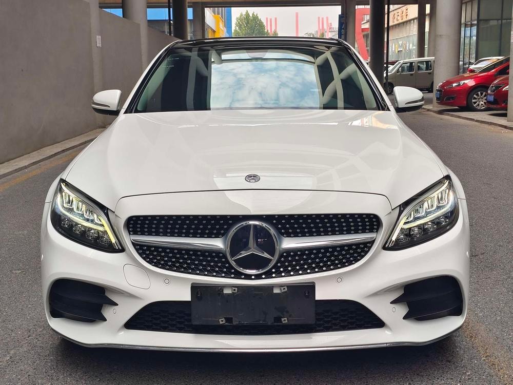 Mercedes-Benz C-Class 2019 — фото автомобиля 1