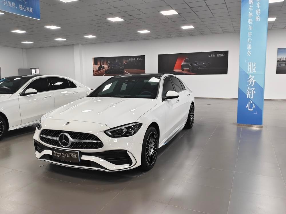 Mercedes-Benz C-Class 2026 — фото автомобиля 1
