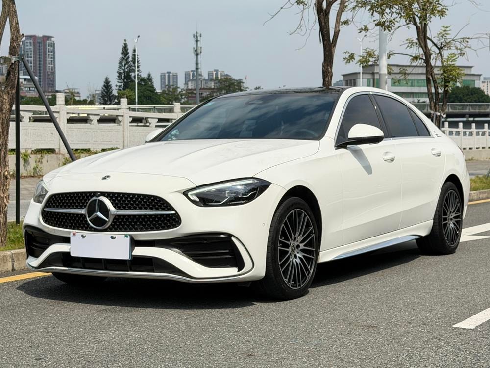 Mercedes-Benz C-Class 2025 — фото автомобиля 1