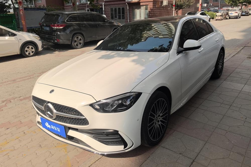 Mercedes-Benz C-Class 2023 — фото автомобиля