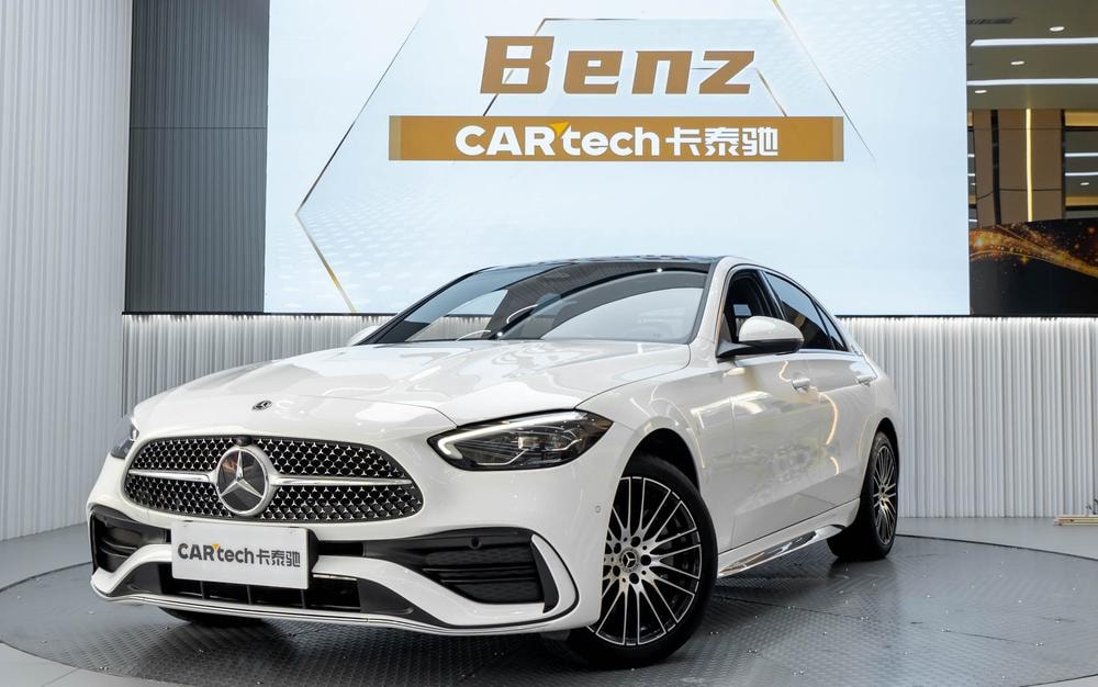Mercedes-Benz C-Class 2025 — фото автомобиля 1