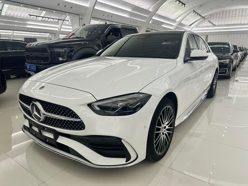 Mercedes-Benz C-Class 2024 — фото автомобиля 1