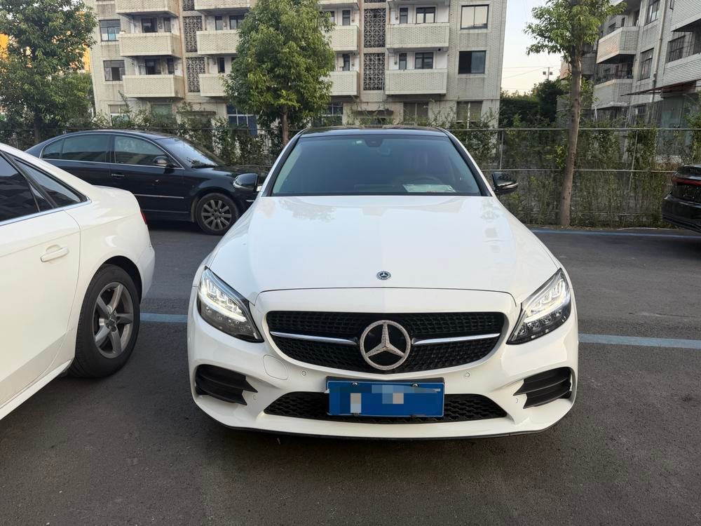 Mercedes-Benz C-Class 2021 — фото автомобиля