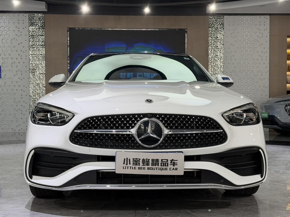 Mercedes-Benz C-Class 2023 — фото автомобиля