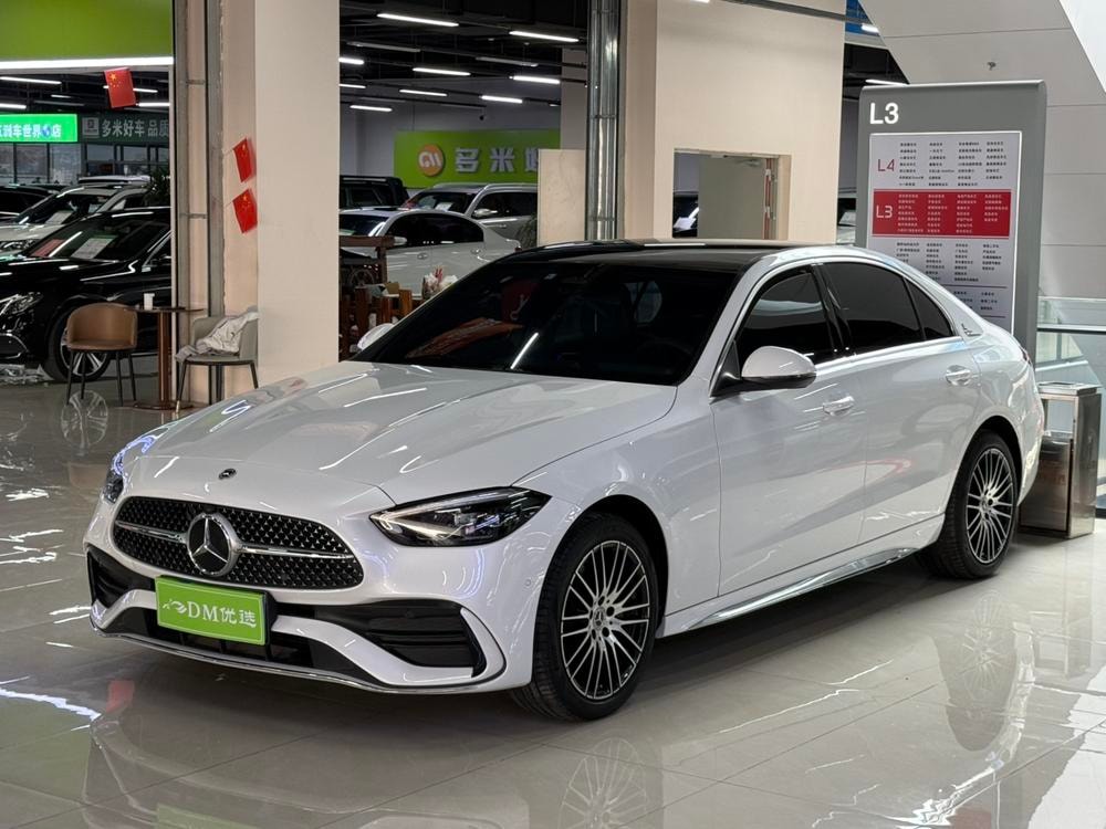 Mercedes-Benz C-Class 2023 — фото автомобиля