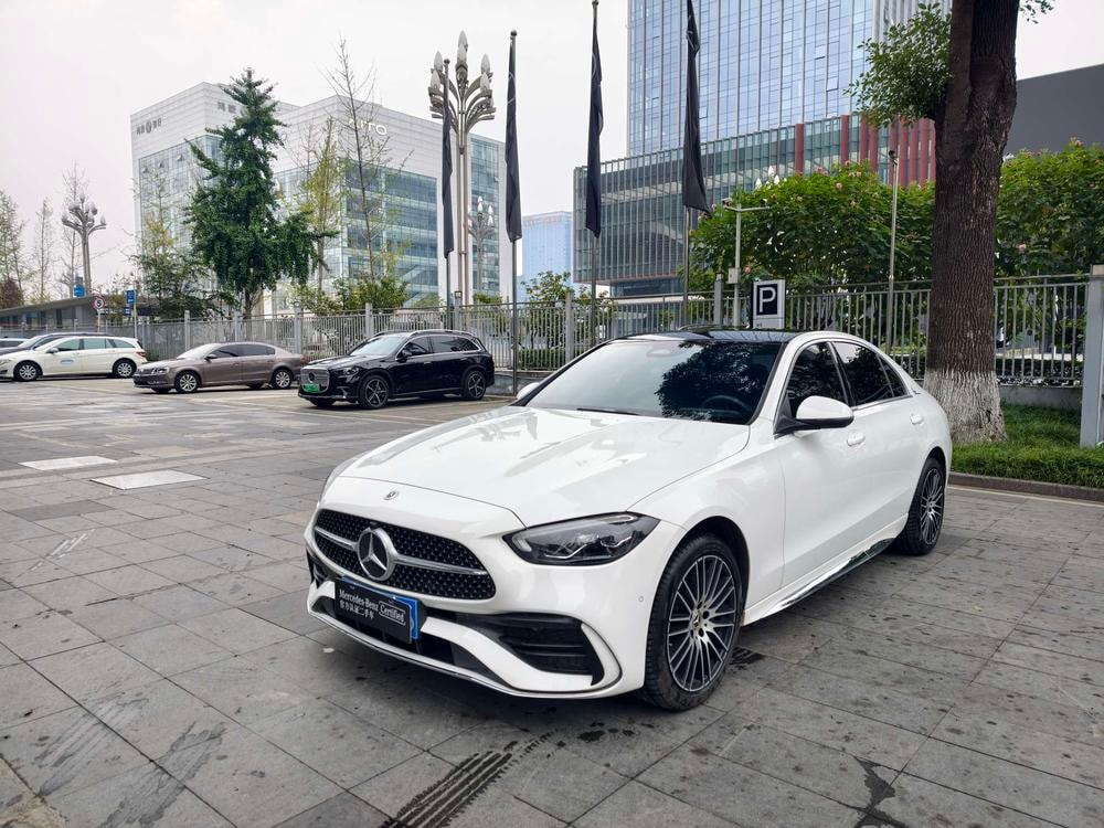 Mercedes-Benz C-Class 2023 — фото автомобиля