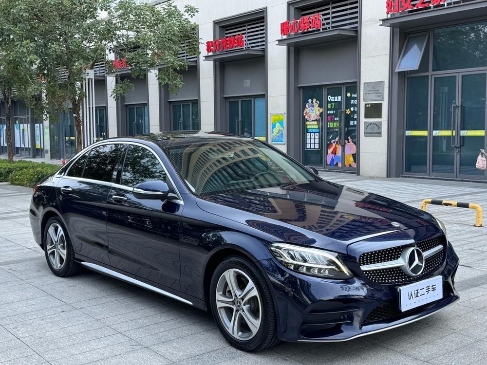 Mercedes-Benz C-Class 2019 — фото автомобиля