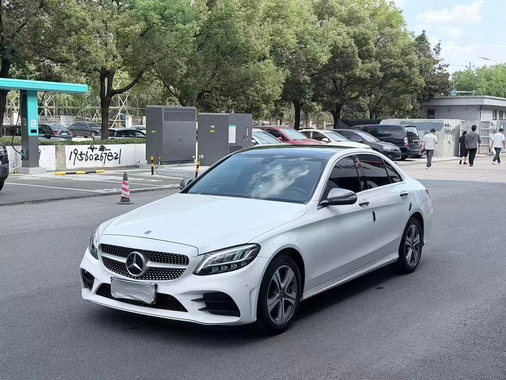Mercedes-Benz C-Class 2019 — фото автомобиля