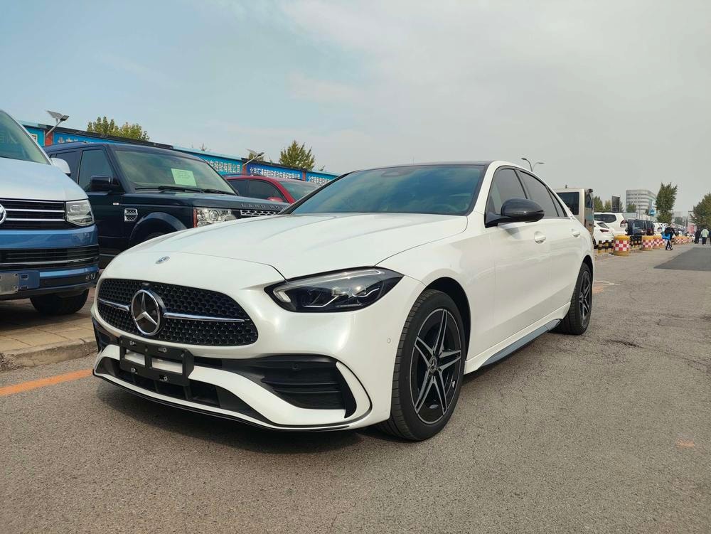 Mercedes-Benz C-Class 2023 — фото автомобиля