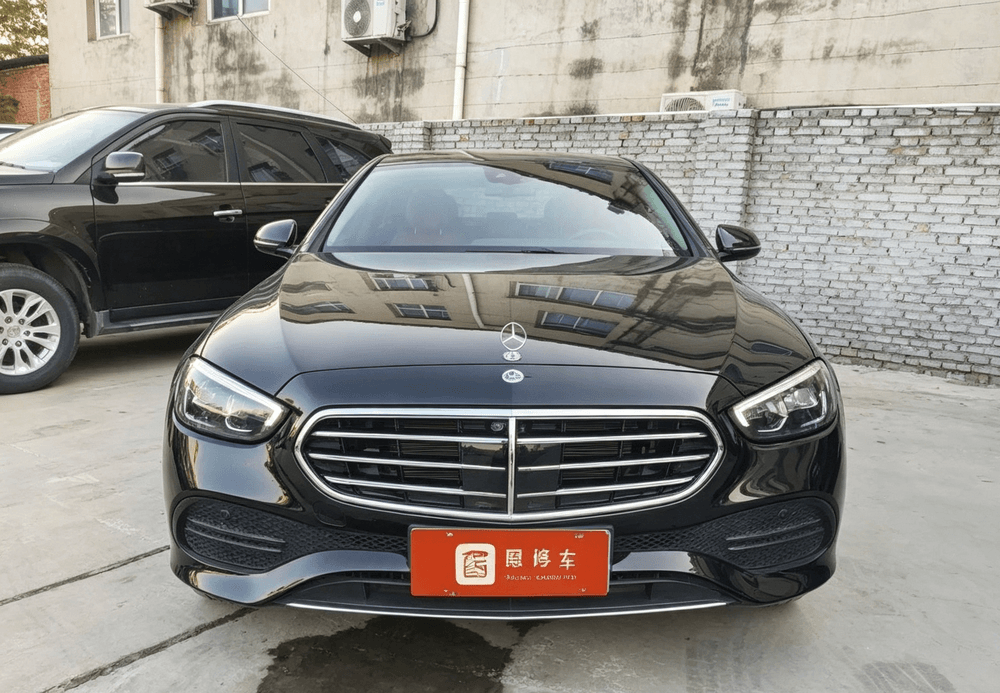 Mercedes-Benz C-Class 2024 — фото автомобиля