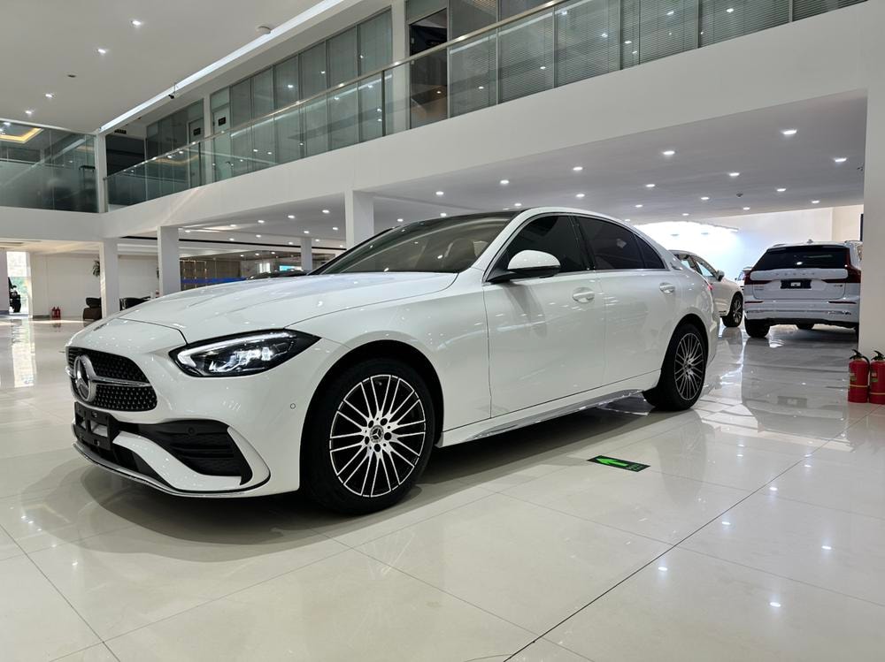 Mercedes-Benz C-Class 2024 — фото автомобиля