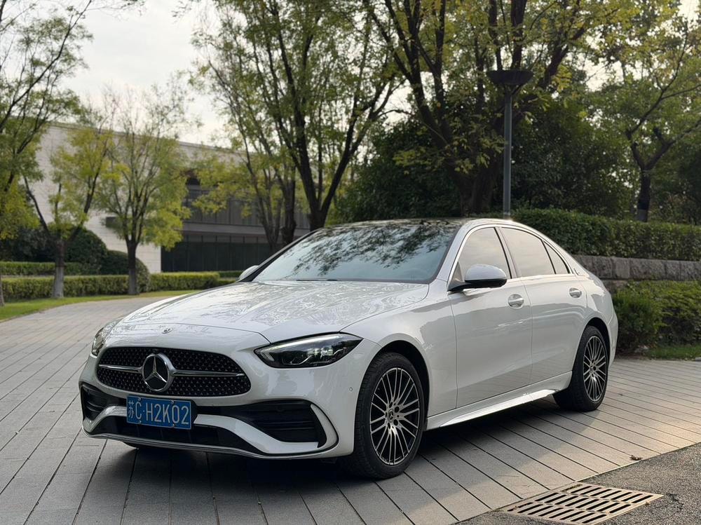 Mercedes-Benz C-Class 2025 — фото автомобиля